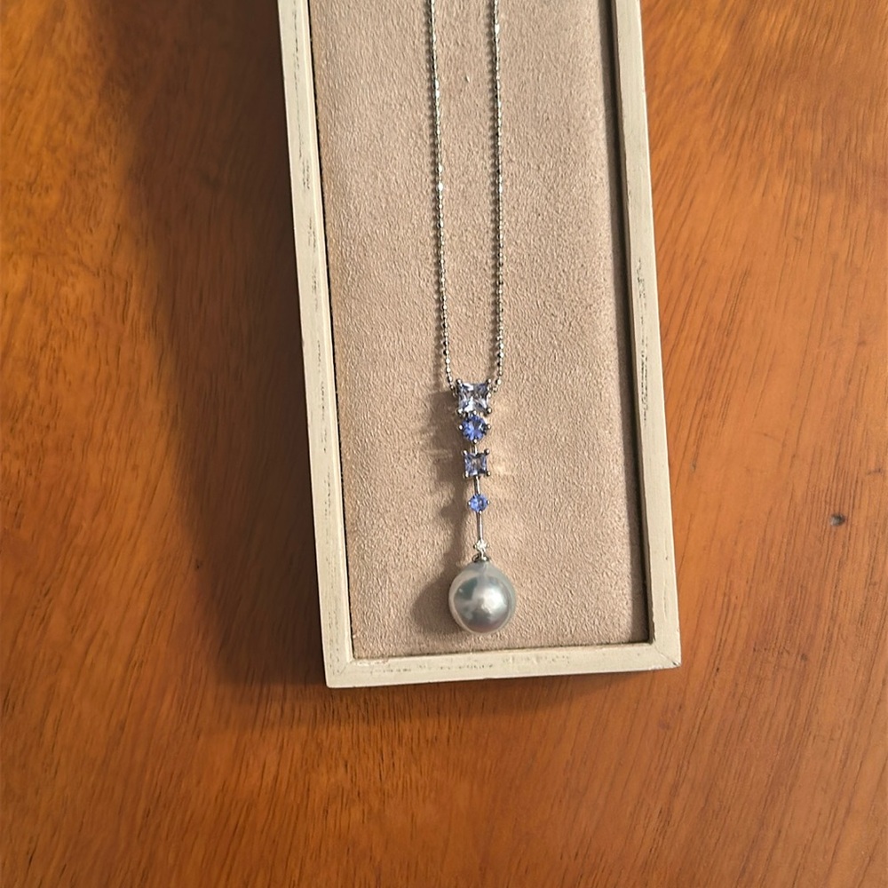 Tahitian pearl and topaz pendant with silver chain